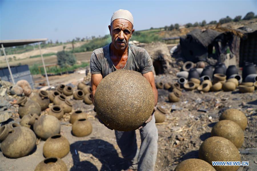 EGYPT-FAYOUM-POTTERY MAKING