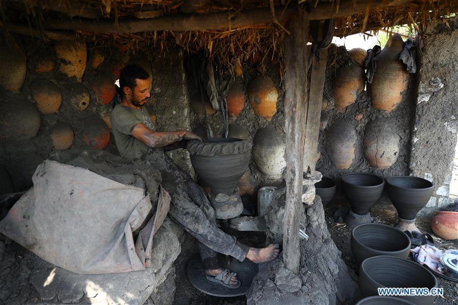 EGYPT-FAYOUM-POTTERY MAKING