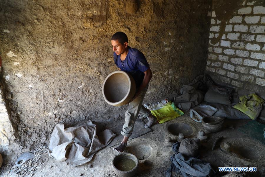 EGYPT-FAYOUM-POTTERY MAKING