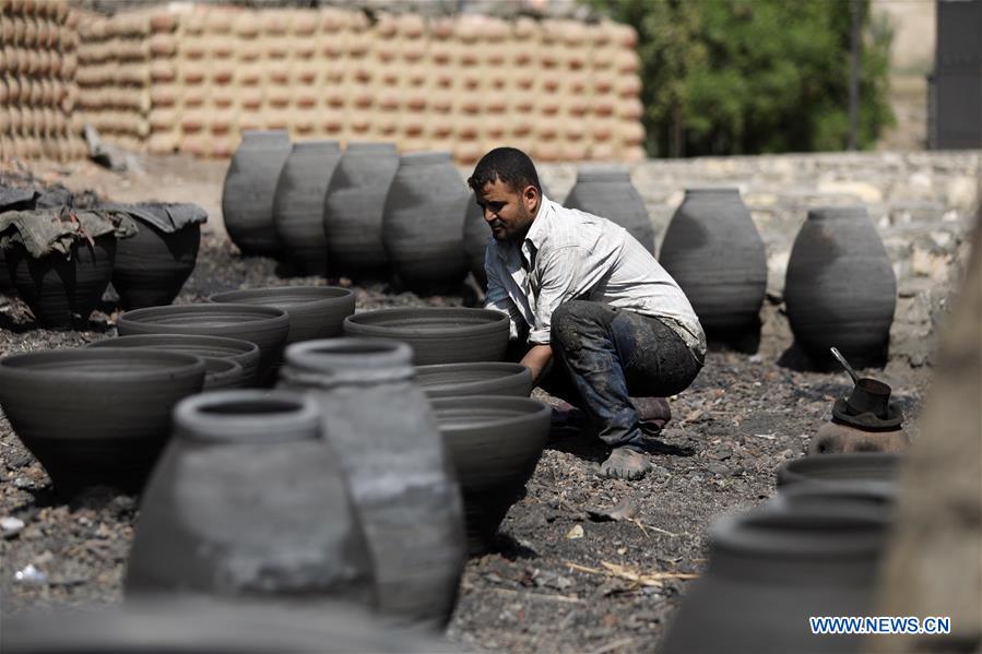 EGYPT-FAYOUM-POTTERY MAKING