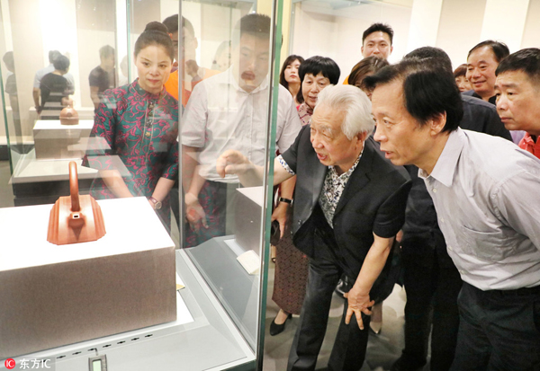 Renowned Yixing purple clay artist marks 60 years in field