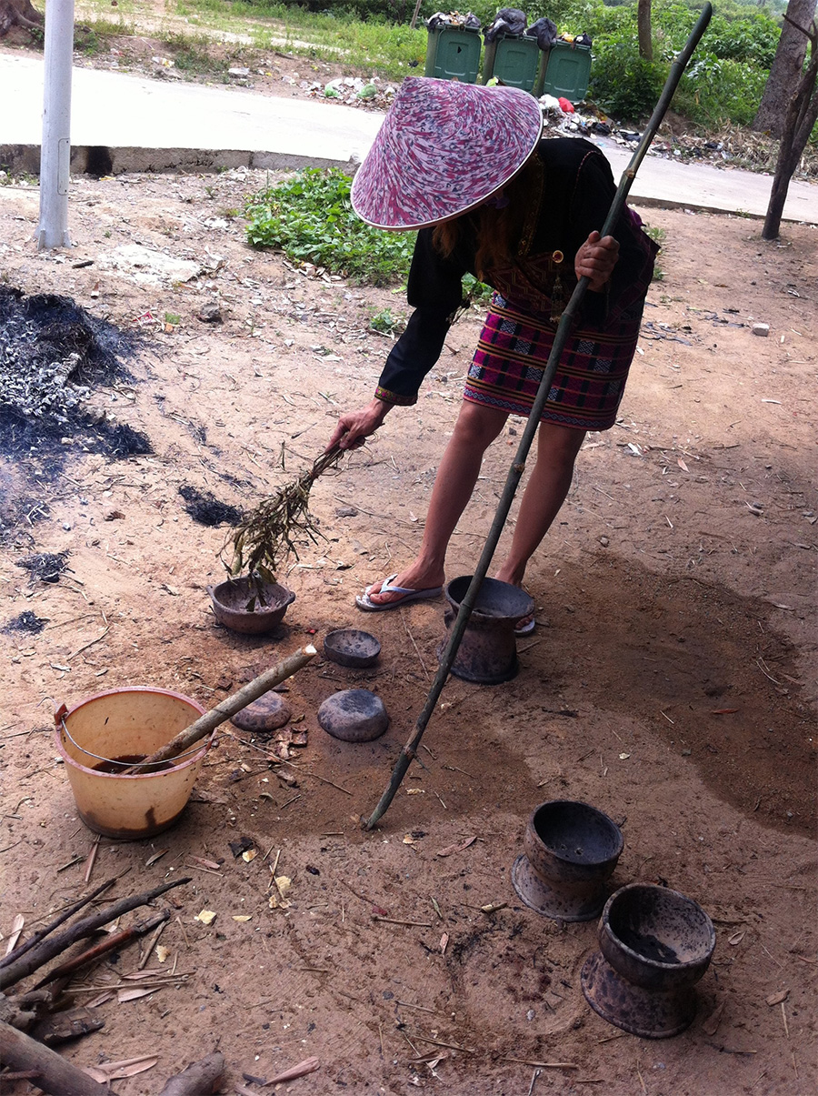 探秘海南黎族原始制陶技艺