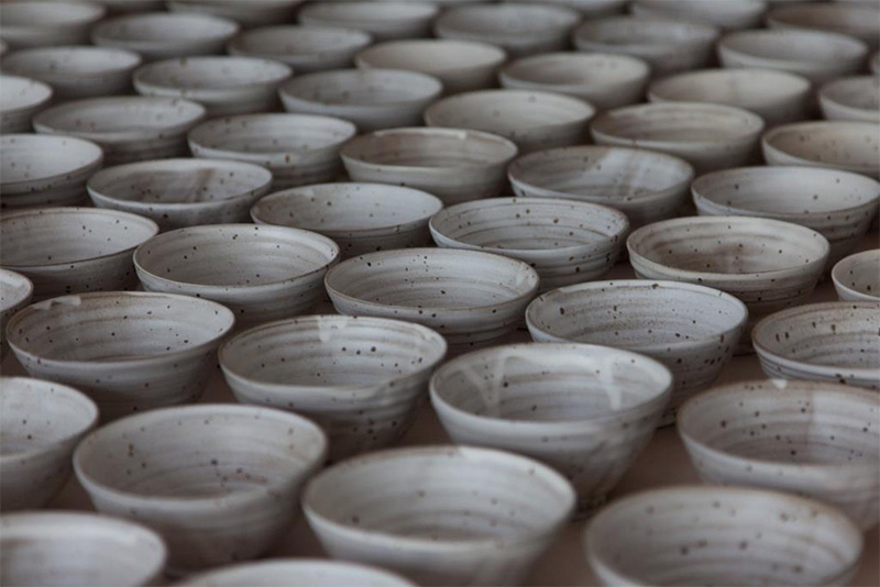 With the art of Living Zen as a starting point, Wy Lee and Ryan Hui discussed with Changlin Fashi how they could call attention to the little details of everyday life through the ceramic bowls they created.